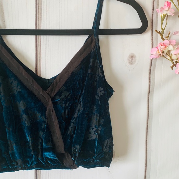 UO / KIMCHI BLUE / VELVET CROPPED TANK BLUE - Picture 4 of 5